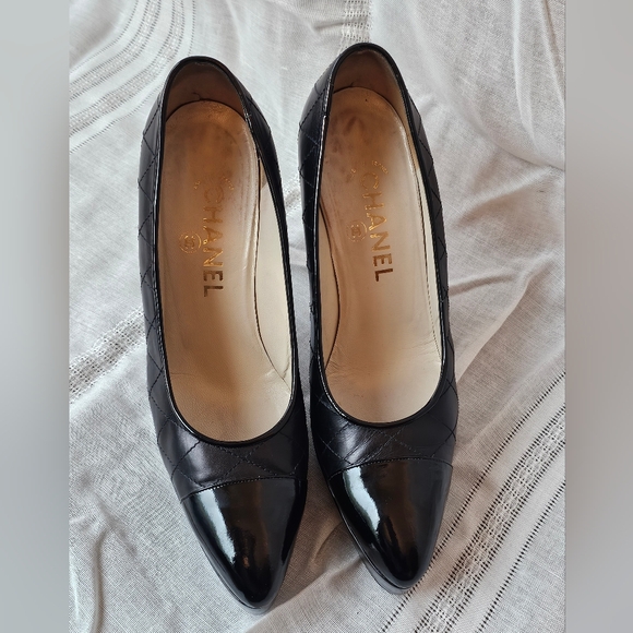 Authentic Vintage Chanel Patent Leather Quilted Pumps Heels Size 39.5 - Picture 6 of 16